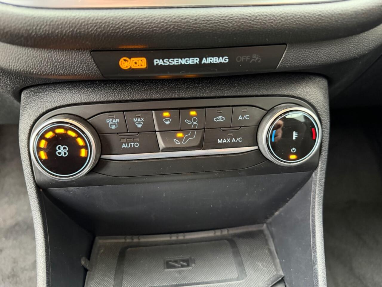 Ford FIESTA 1.0 ECOB.HYBRIDE/BENZ TITANIUM 125 PK NAVI AIRCO PDC