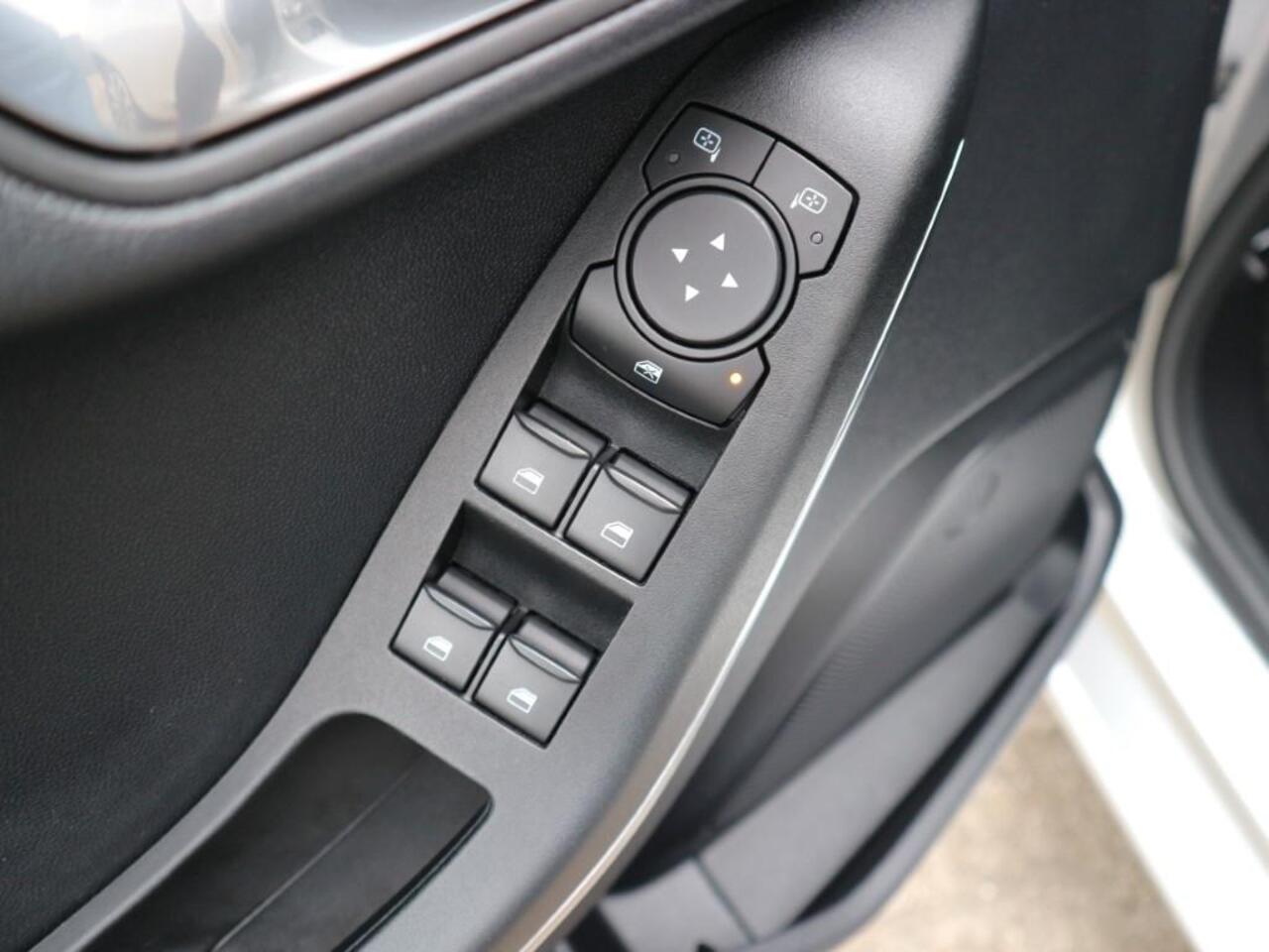 Ford FIESTA 1.0 EcoBoost Titanium * AUTOMAAT * WINTERPAKKET *