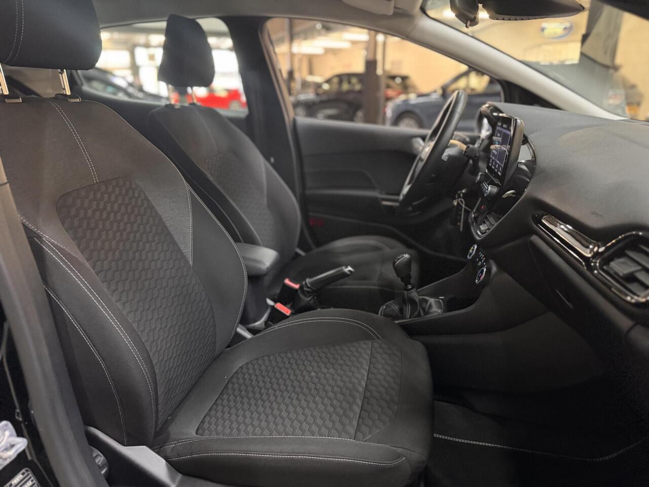 Ford FIESTA 125pk Eco Hybrid Titanium Climat Cruise play Parkeersensoren All Season Banden Dealeronderhouden