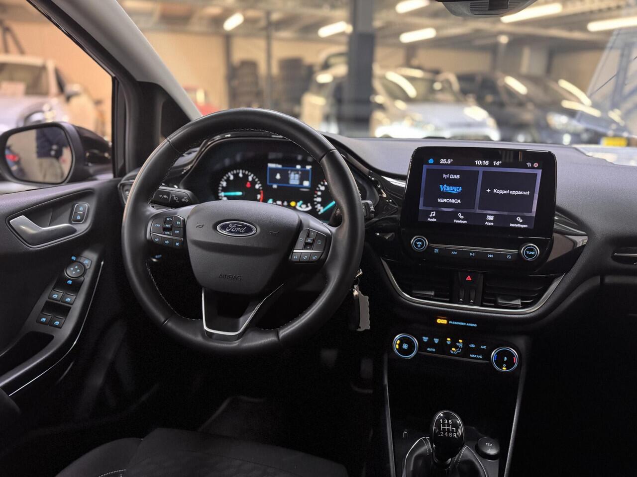 Ford FIESTA 125pk Eco Hybrid Titanium Climat Cruise play Parkeersensoren All Season Banden Dealeronderhouden