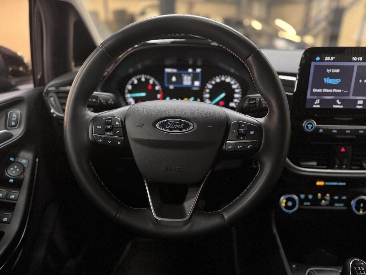 Ford FIESTA 125pk Eco Hybrid Titanium Climat Cruise play Parkeersensoren All Season Banden Dealeronderhouden