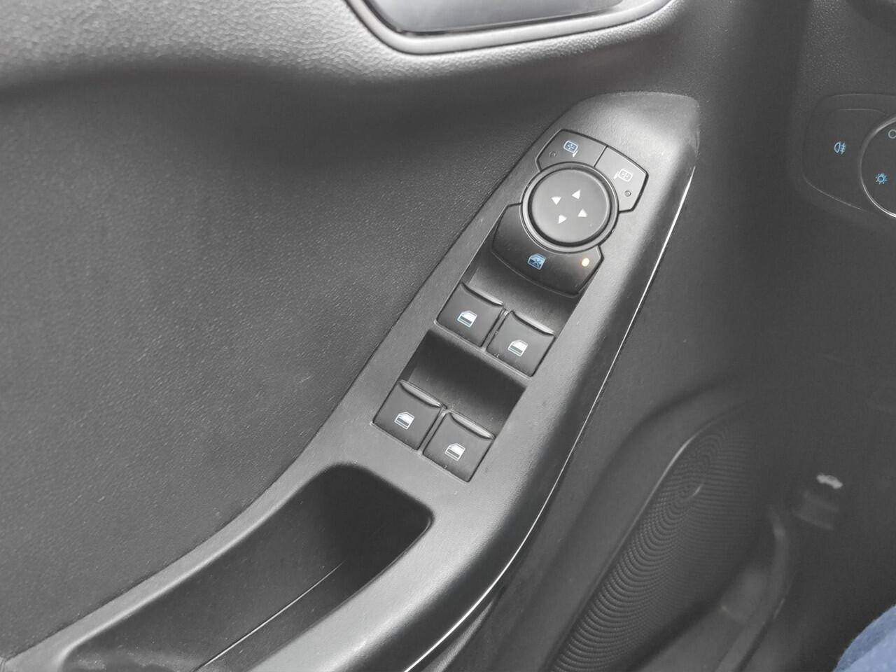 Ford FIESTA 1.0 EcoBoost Hybrid Titanium Carplay / Navi / PDC achter
