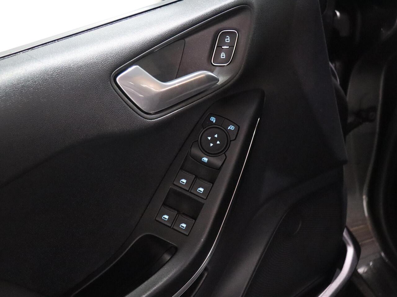 Ford FIESTA 1.0 EcoBoost Hybrid Titanium | Winterpakket | Navigatie | Cruise Control | Climate Control |