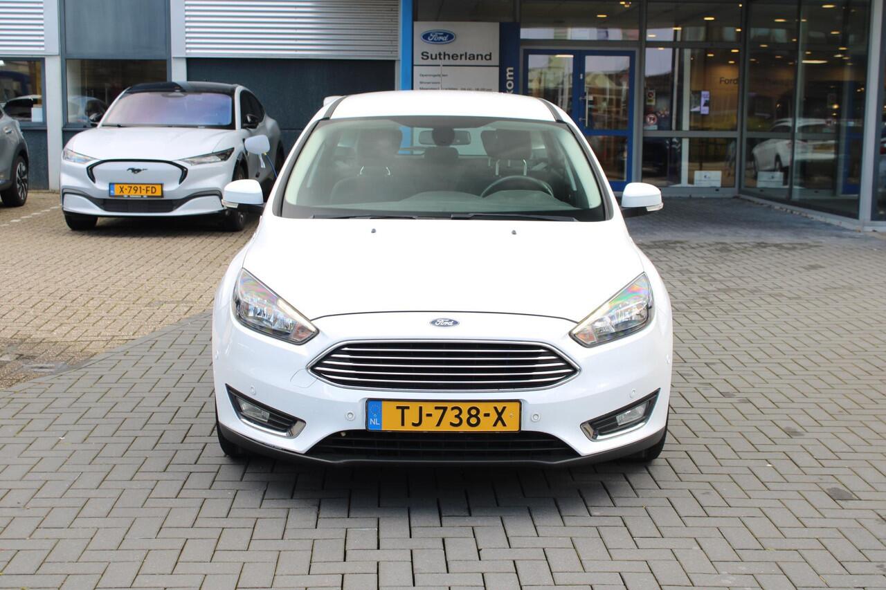 Ford FOCUS Wagon 1.0 EcoBoost Titanium | Apple Carplay | Parkeer sensoren voor & achter | Climate Control | Navigatie | Cruise Control | Voorruitverwarming | Dealeronderhouden