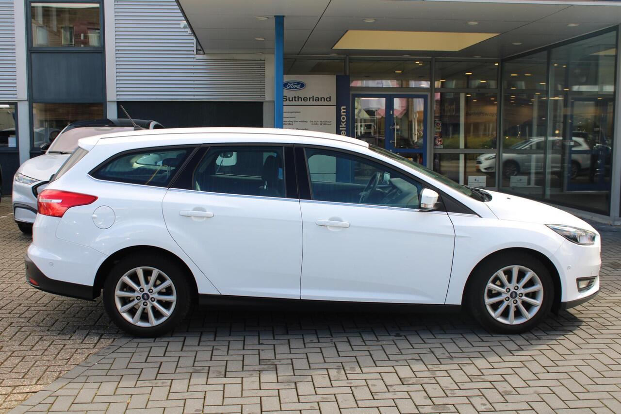 Ford FOCUS Wagon 1.0 EcoBoost Titanium | Apple Carplay | Parkeer sensoren voor & achter | Climate Control | Navigatie | Cruise Control | Voorruitverwarming | Dealeronderhouden