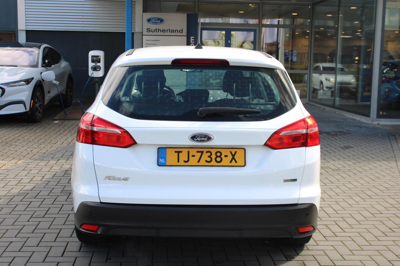 Ford FOCUS Wagon 1.0 EcoBoost Titanium | Apple Carplay | Parkeer sensoren voor & achter | Climate Control | Navigatie | Cruise Control | Voorruitverwarming | Dealeronderhouden