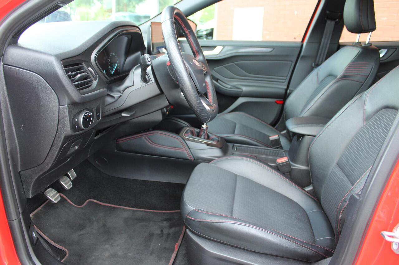 Ford FOCUS Wagon 1.5 EcoBoost 182 PK ST Line Business | LED | Winterpack | BLIS | Adaptieve Cruise Control | Camera | Electrische achterklep | Headup Display | DAB | Leder/Stof | 50DKM!