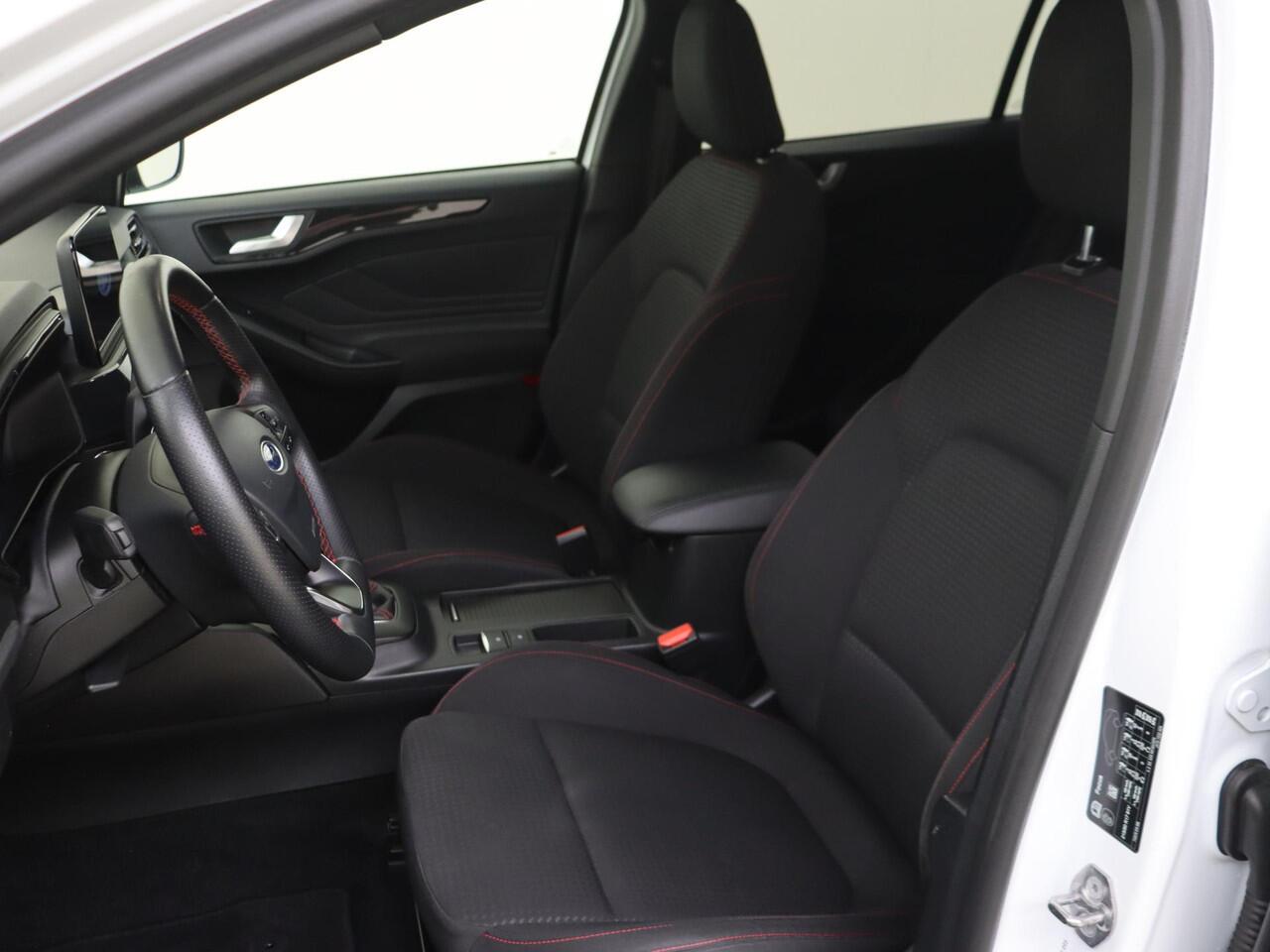 Ford FOCUS 1.0 EcoBoost ST Line Business | Navigatie | Cruise & Climate Control PDC voor en achter | Privacy Glass | LMV