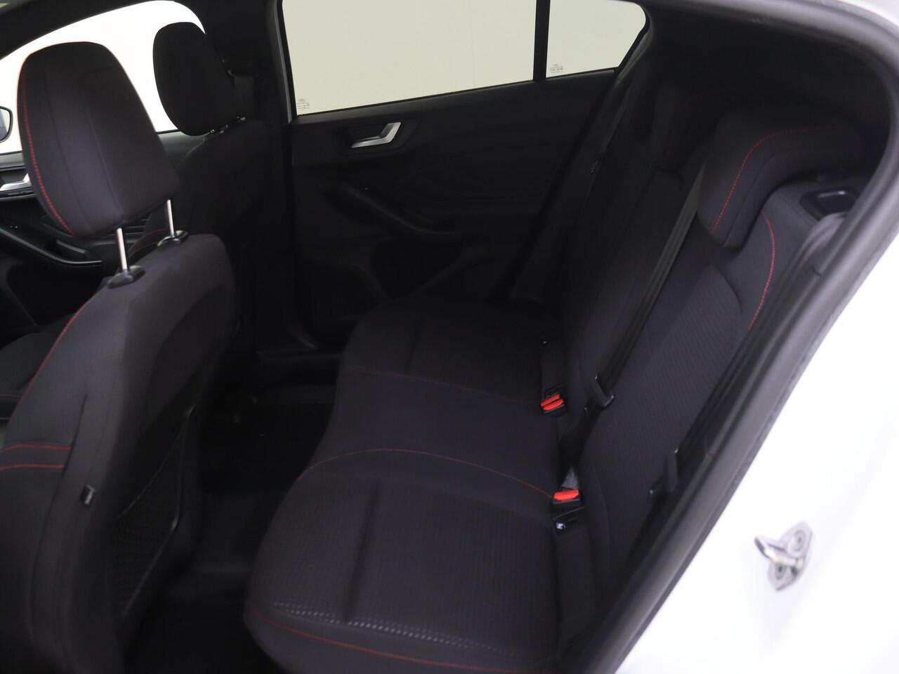 Ford FOCUS 1.0 EcoBoost ST Line Business | Navigatie | Cruise & Climate Control PDC voor en achter | Privacy Glass | LMV