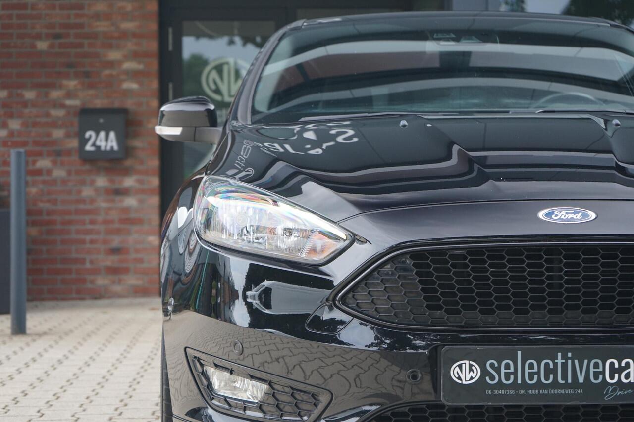 Ford FOCUS Wagon 1.0 St-line , AppleCarplay, Camera, PDC, Nieuwe APK, 140Pk.