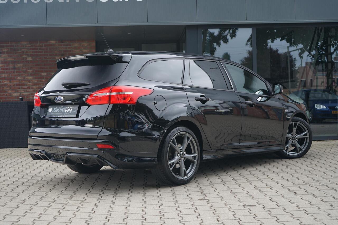 Ford FOCUS Wagon 1.0 St-line , AppleCarplay, Camera, PDC, Nieuwe APK, 140Pk.