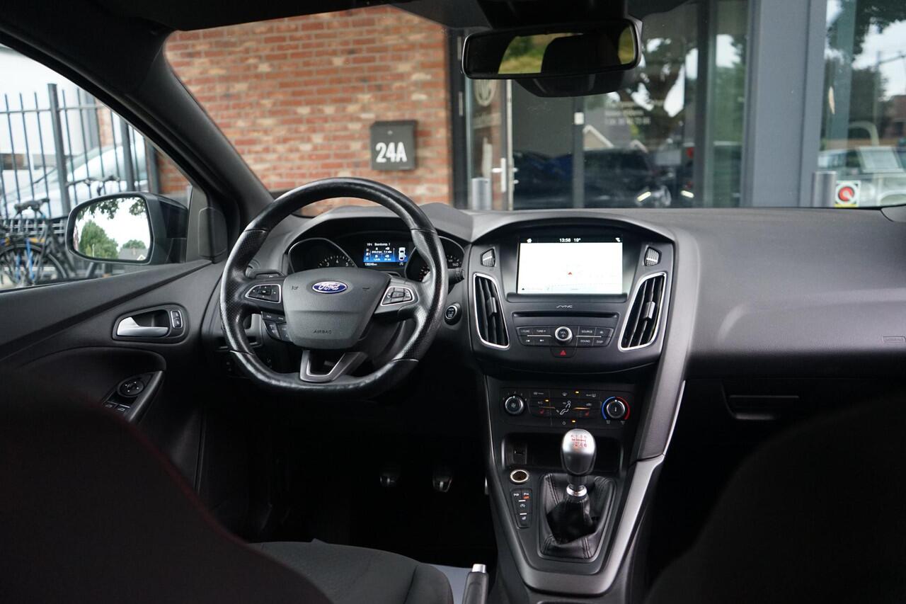 Ford FOCUS Wagon 1.0 St-line , AppleCarplay, Camera, PDC, Nieuwe APK, 140Pk.