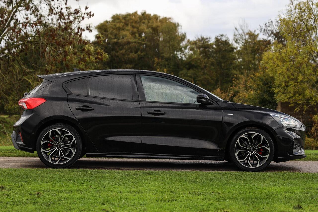 Ford FOCUS 125 PK EcoBoost ST-Line ? LED ? ACC ? B&O