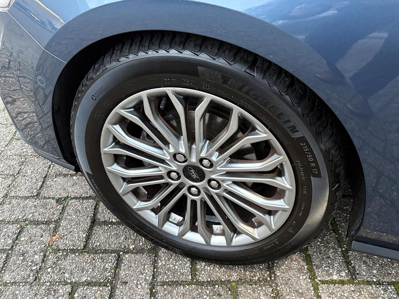 Ford FOCUS 1.0 EcoBoost Titanium Business 125pk | Full LED Koplampen | Adaptieve Cruise | Winterpack | 17 inch Lichtmetaal | Achteruitrijcamera