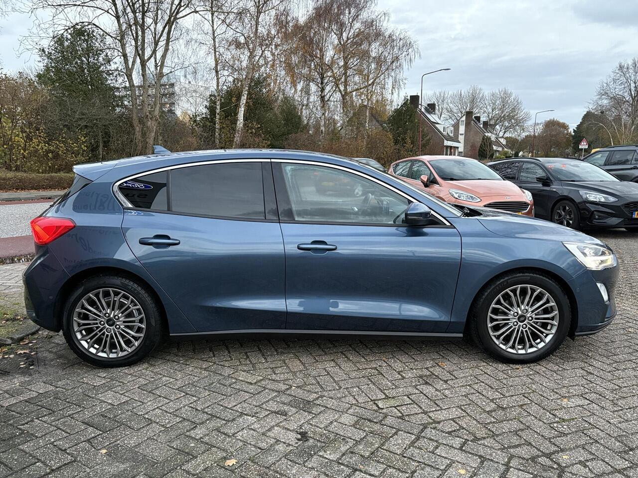 Ford FOCUS 1.0 EcoBoost Titanium Business 125pk | Full LED Koplampen | Adaptieve Cruise | Winterpack | 17 inch Lichtmetaal | Achteruitrijcamera