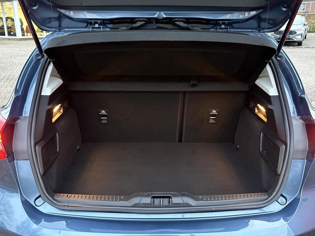 Ford FOCUS 1.0 EcoBoost Titanium Business 125pk | Full LED Koplampen | Adaptieve Cruise | Winterpack | 17 inch Lichtmetaal | Achteruitrijcamera