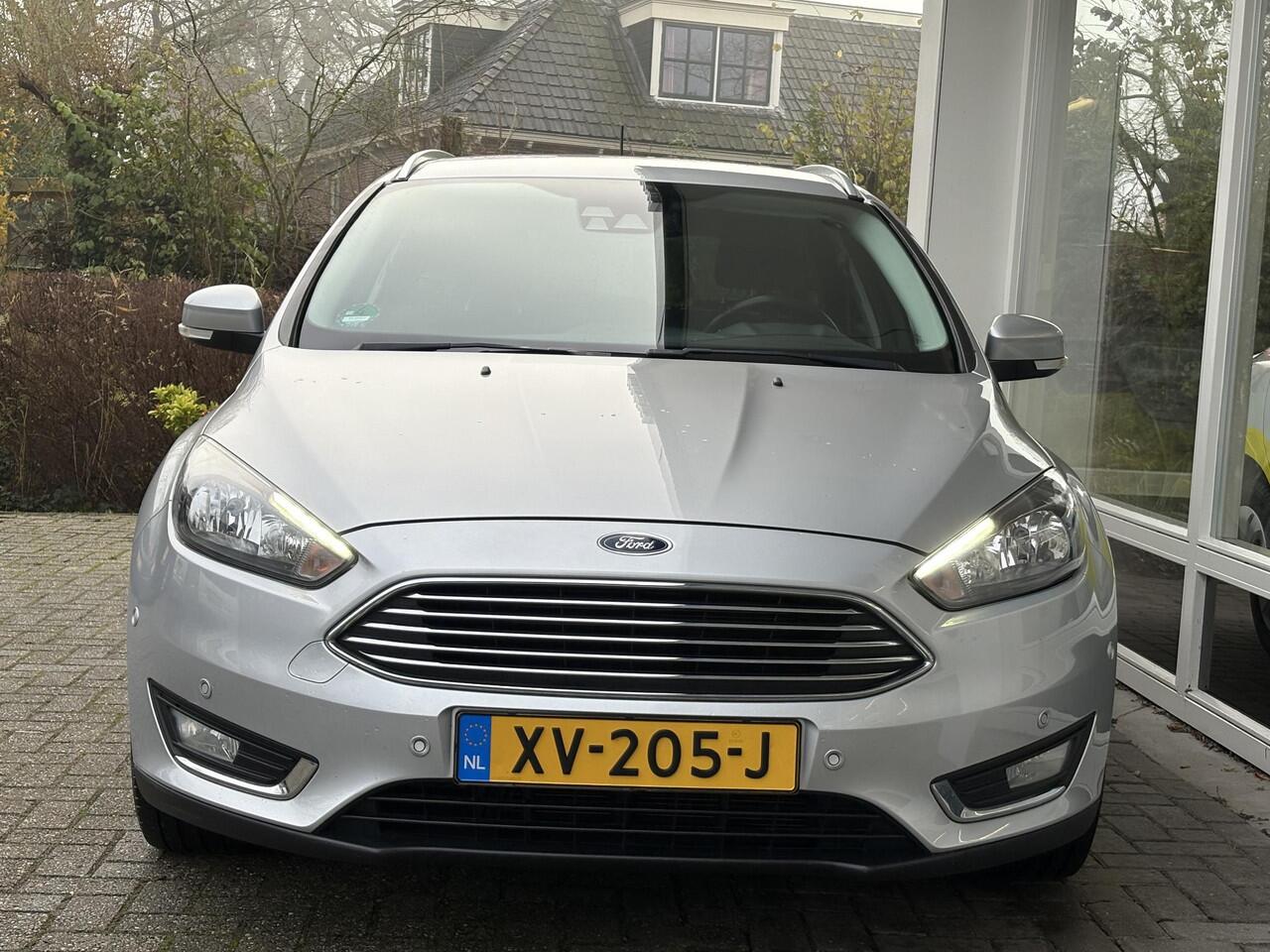 Ford FOCUS Wagon 1.0 Titanium | Stoel- & stuurverwarming | Achteruitrijcamera | Keyless | Navigatie | Trekhaak | Dodehoek detectie