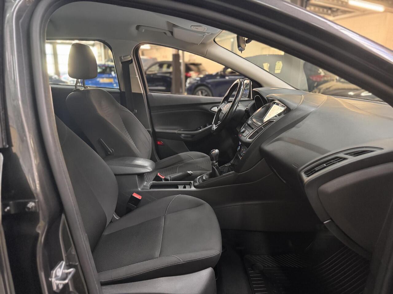 Ford FOCUS EcoBoost Edition Navi Trekhaak Cruise control Parkeersensoren Wagon Dealeronderhouden