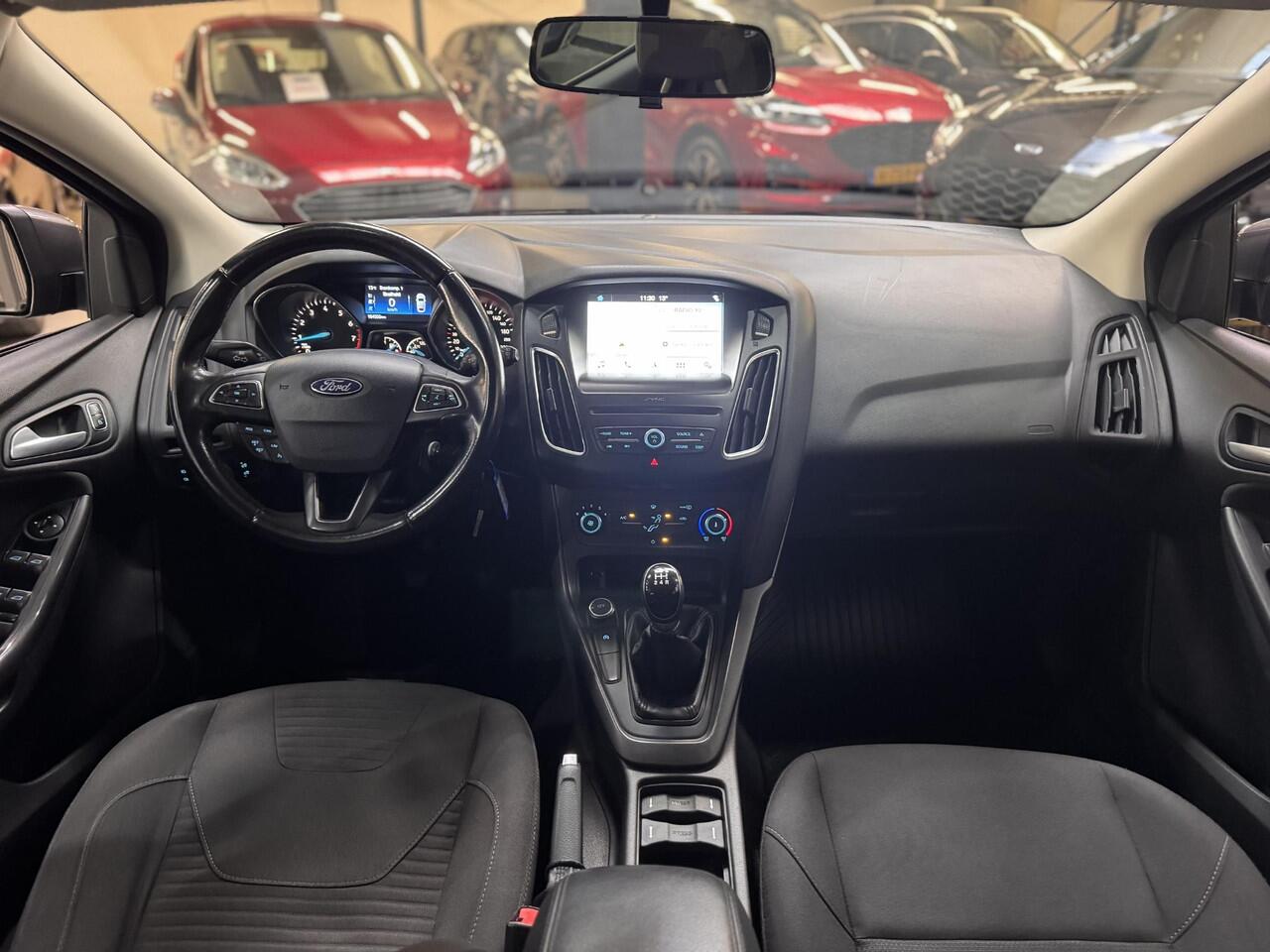 Ford FOCUS EcoBoost Edition Navi Trekhaak Cruise control Parkeersensoren Wagon Dealeronderhouden