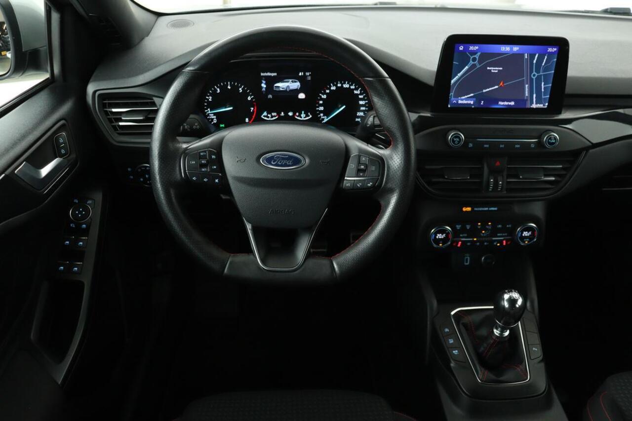 Ford FOCUS 1.5 EcoBoost ST Line | 1e eigenaar | Stoel & stuurverwarming | Trekhaak | Carplay | Navigatie | Climate control | PDC | Keyless