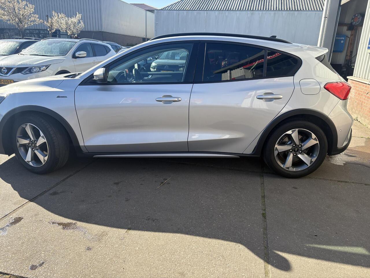 Ford FOCUS 1.0 EcoBoost active Nieuwe motor