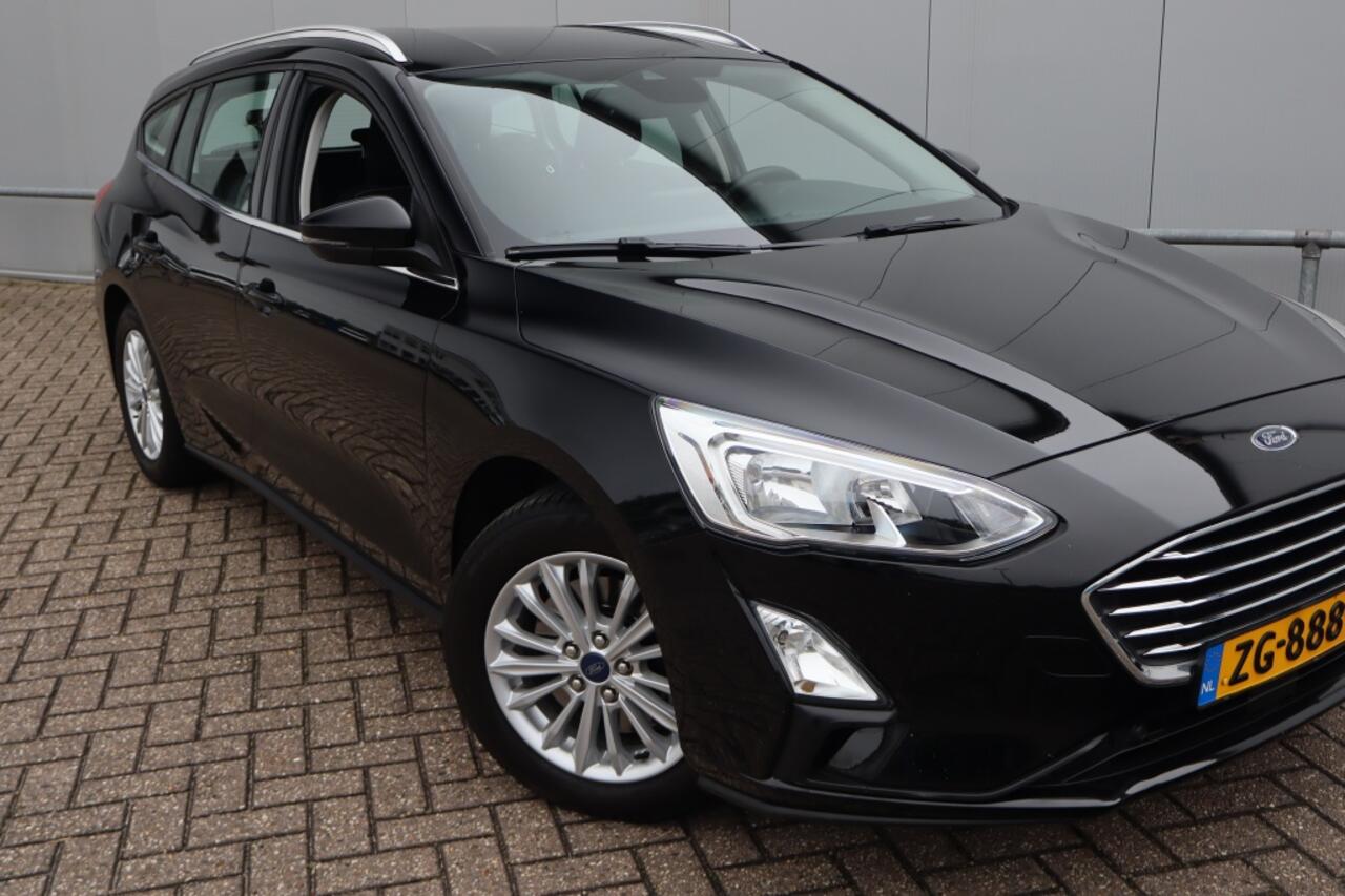 Ford FOCUS 1.0 EcoB. Titanium | Geen import | Trekhaak | Compleet