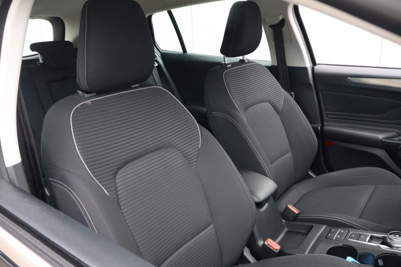 Ford FOCUS 1.0 EcoB. Titanium | Geen import | Trekhaak | Compleet