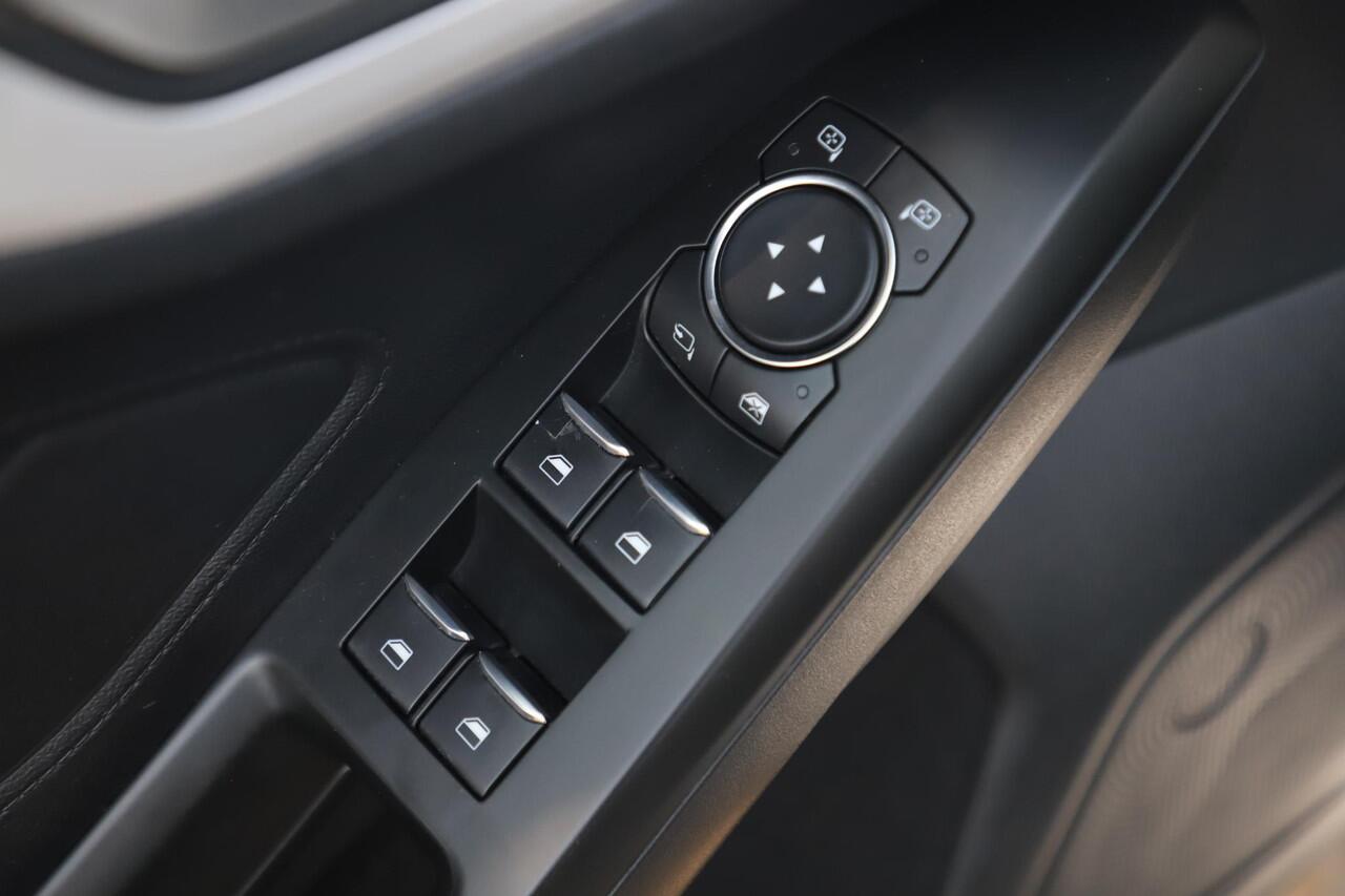 Ford FOCUS Wagon 1.0 EcoBoost Trend Edition Business 101PK Stuur & Stoelverwarming Getint Glas Navigatie Carplay Android Parkeersensor