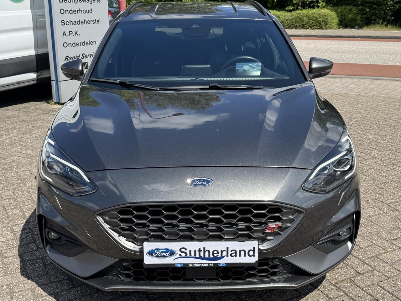 Ford FOCUS Wagon 2.3 EcoBoost ST-3 278pk | Adaptieve cruise control | Adaptieve LED | Trekhaak | Winter Pack | Bang&Olufsen | Elektrische achterklep | Head up Display