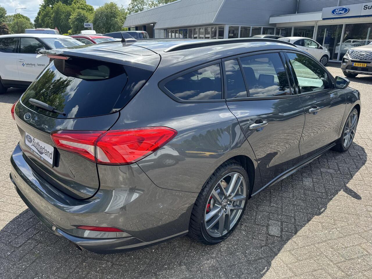 Ford FOCUS Wagon 2.3 EcoBoost ST-3 278pk | Adaptieve cruise control | Adaptieve LED | Trekhaak | Winter Pack | Bang&Olufsen | Elektrische achterklep | Head up Display