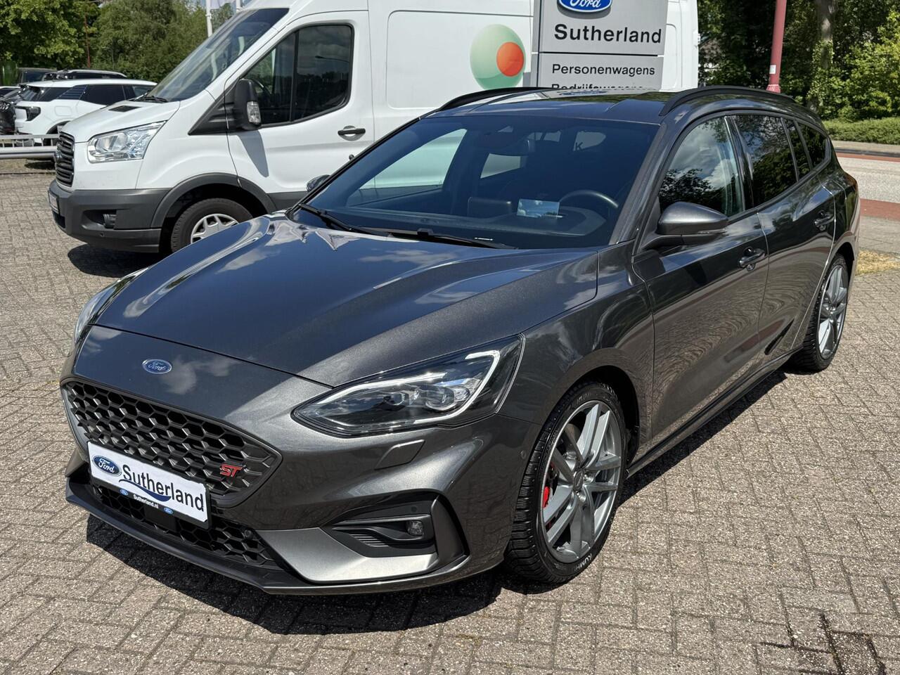 Ford FOCUS Wagon 2.3 EcoBoost ST-3 278pk | Adaptieve cruise control | Adaptieve LED | Trekhaak | Winter Pack | Bang&Olufsen | Elektrische achterklep | Head up Display