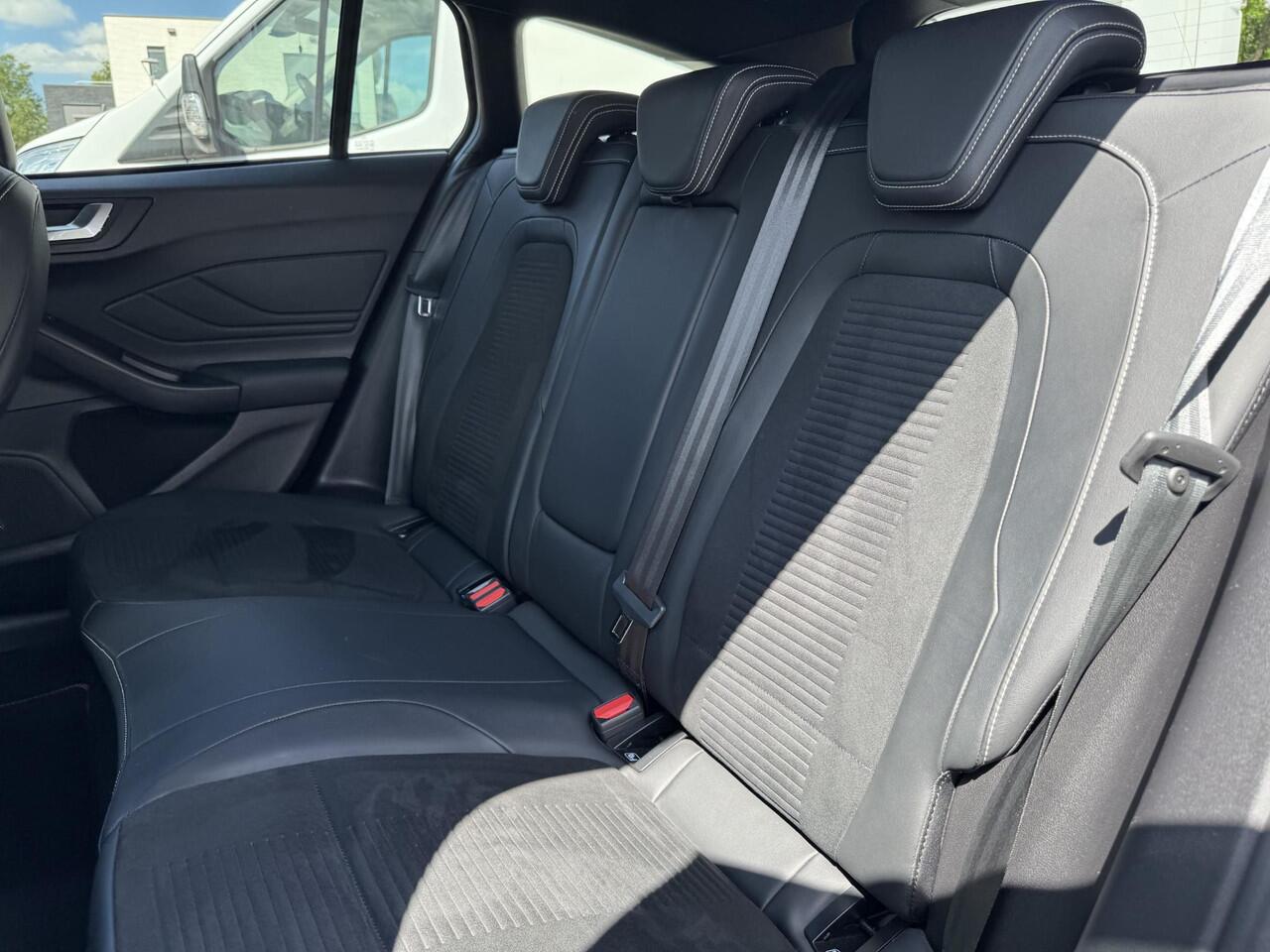 Ford FOCUS Wagon 2.3 EcoBoost ST-3 278pk | Adaptieve cruise control | Adaptieve LED | Trekhaak | Winter Pack | Bang&Olufsen | Elektrische achterklep | Head up Display