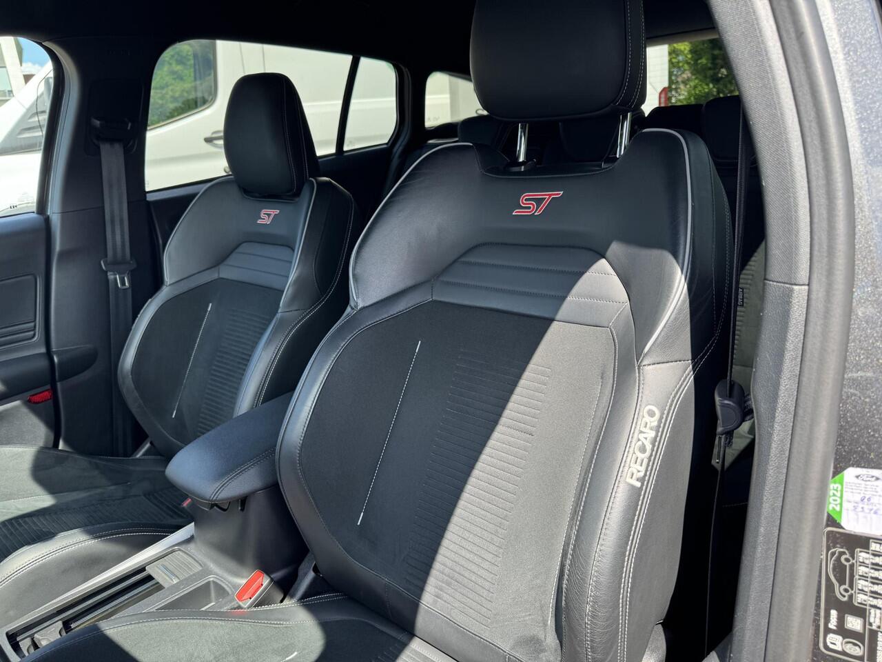 Ford FOCUS Wagon 2.3 EcoBoost ST-3 278pk | Adaptieve cruise control | Adaptieve LED | Trekhaak | Winter Pack | Bang&Olufsen | Elektrische achterklep | Head up Display