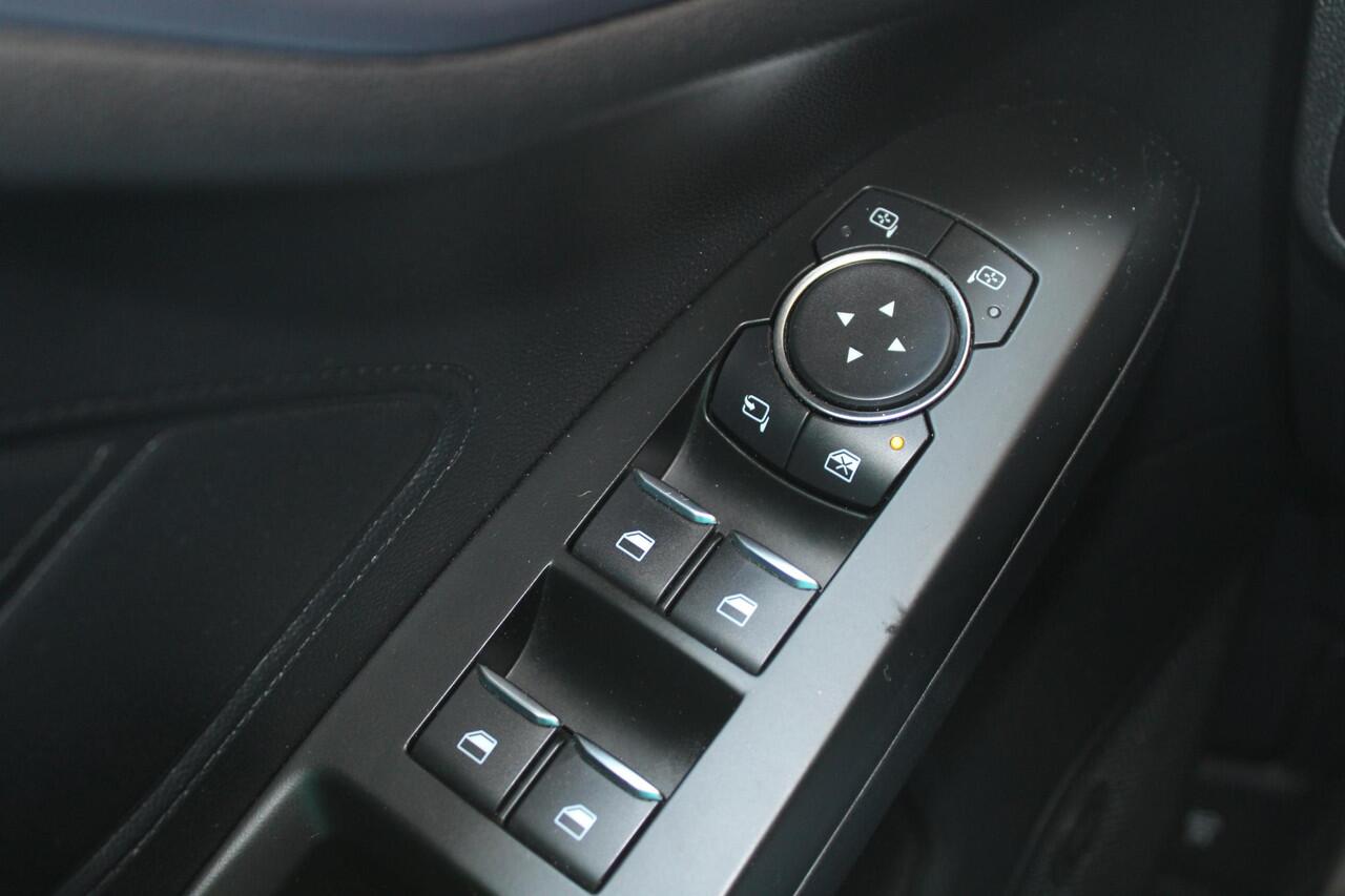 Ford FOCUS Wagon 2.0 EcoBlue Active Business 150pk | Panoramadak | Wegklapbare trekhaak | Adaptive cruise control | Bang&Olfusen | Head up Display | Full LED | 2 bandensets | 1.600kg trekgewicht