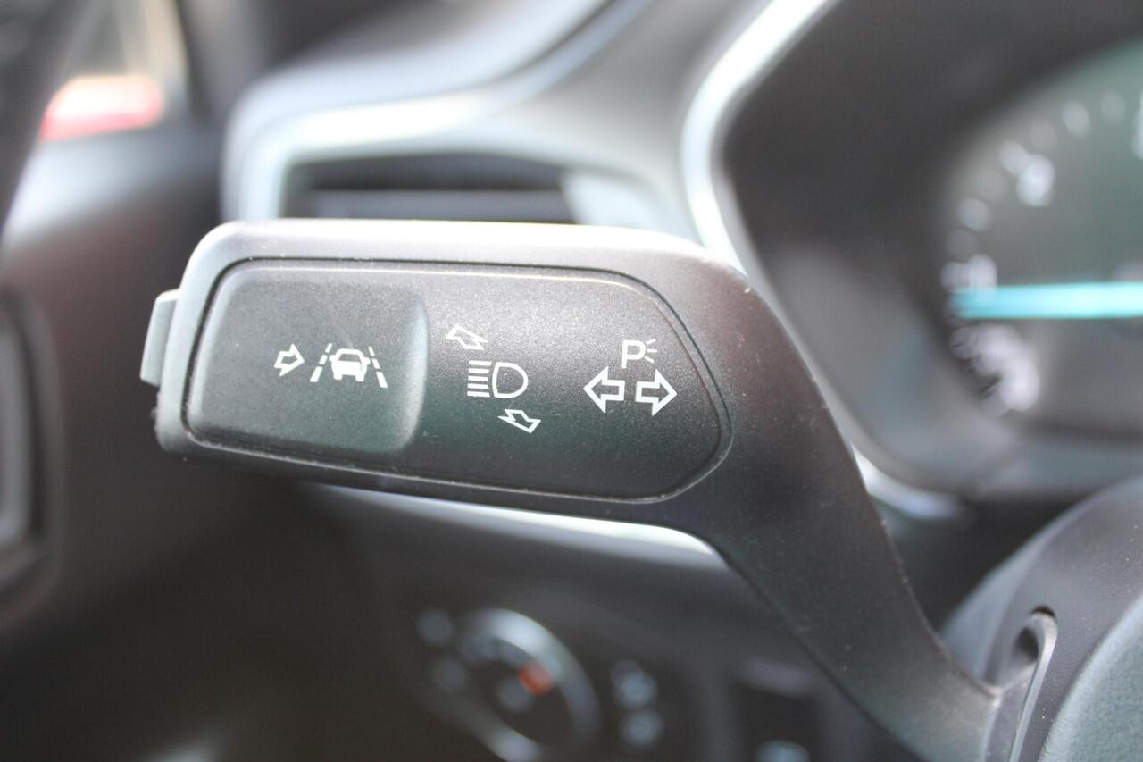 Ford FOCUS Wagon 2.0 EcoBlue Active Business 150pk | Panoramadak | Wegklapbare trekhaak | Adaptive cruise control | Bang&Olfusen | Head up Display | Full LED | 2 bandensets | 1.600kg trekgewicht