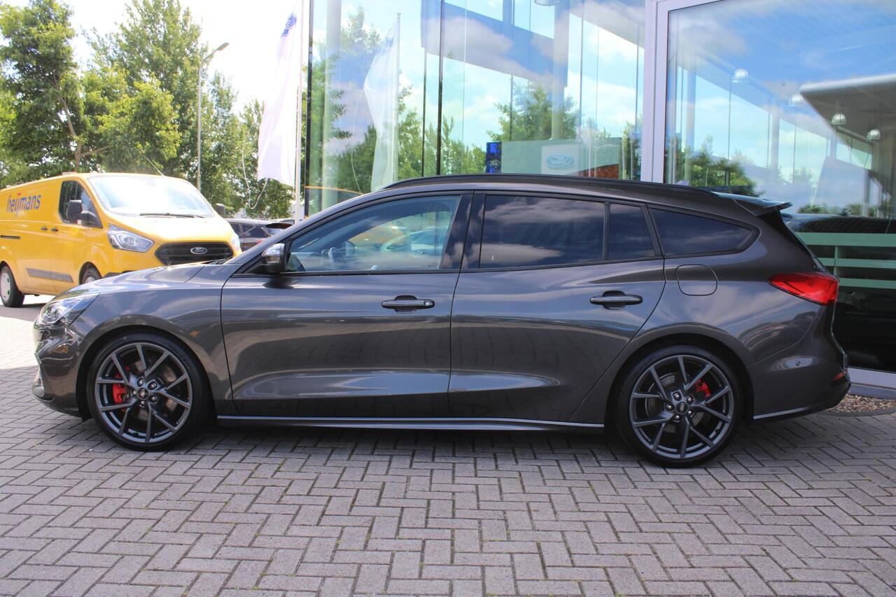 Ford FOCUS Wagon 2.0 EcoBlue ST 190pk diesel | Wegklapbare trekhaak | Adaptive cruise control | Winter Pack | Adaptive LED | Head up Display | Bang&Olufsen | 1.800 kg trekgewicht