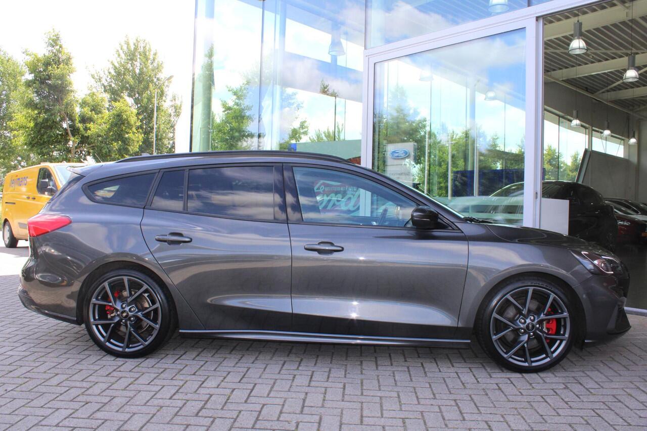 Ford FOCUS Wagon 2.0 EcoBlue ST 190pk diesel | Wegklapbare trekhaak | Adaptive cruise control | Winter Pack | Adaptive LED | Head up Display | Bang&Olufsen | 1.800 kg trekgewicht