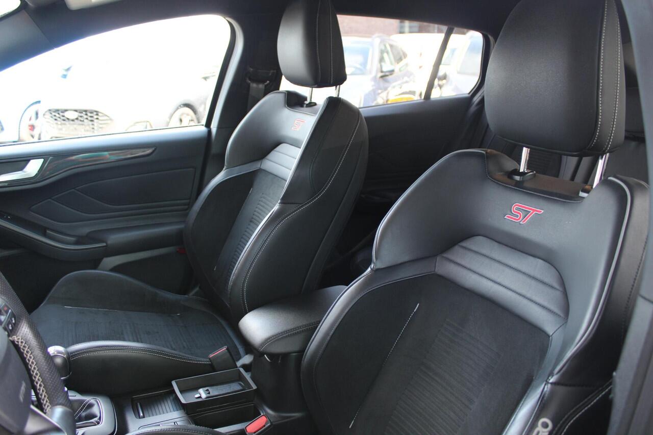 Ford FOCUS Wagon 2.0 EcoBlue ST 190pk diesel | Wegklapbare trekhaak | Adaptive cruise control | Winter Pack | Adaptive LED | Head up Display | Bang&Olufsen | 1.800 kg trekgewicht