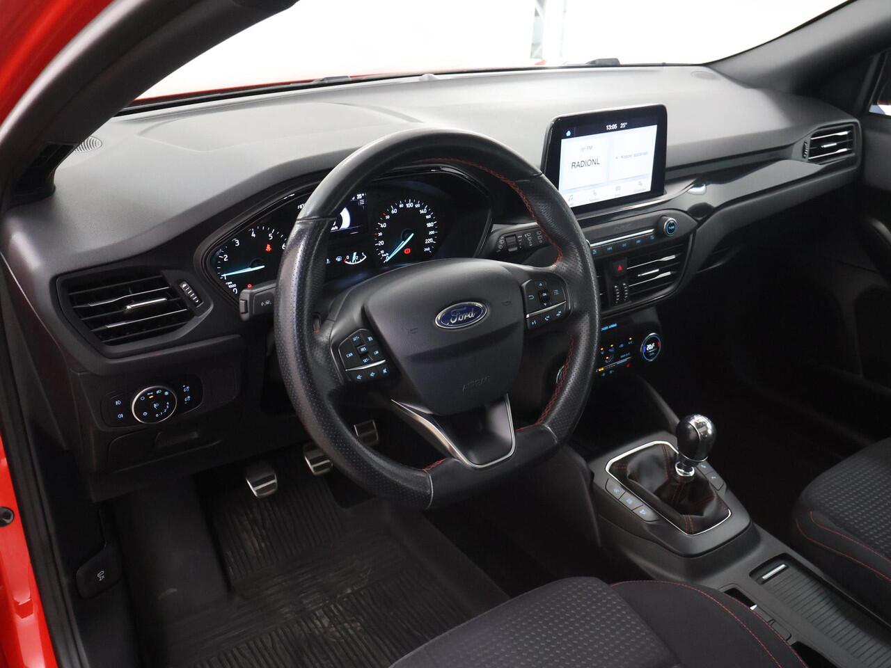 Ford FOCUS Wagon 1.0 EcoBoost ST Line Business | Panoramadak | Winterpakket | Cruise Control | Climate Control |