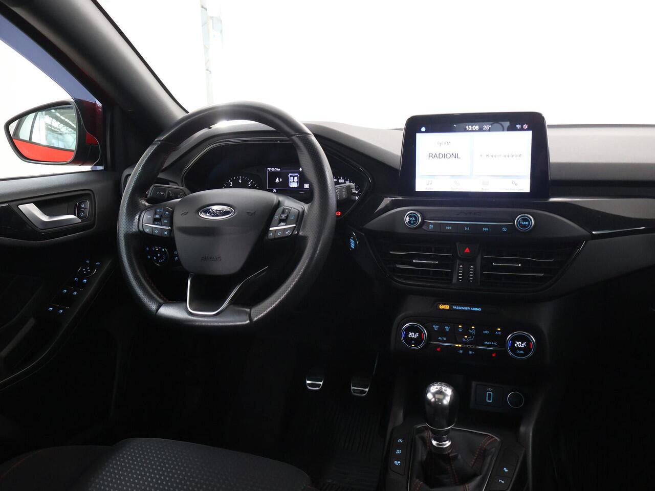 Ford FOCUS Wagon 1.0 EcoBoost ST Line Business | Panoramadak | Winterpakket | Cruise Control | Climate Control |