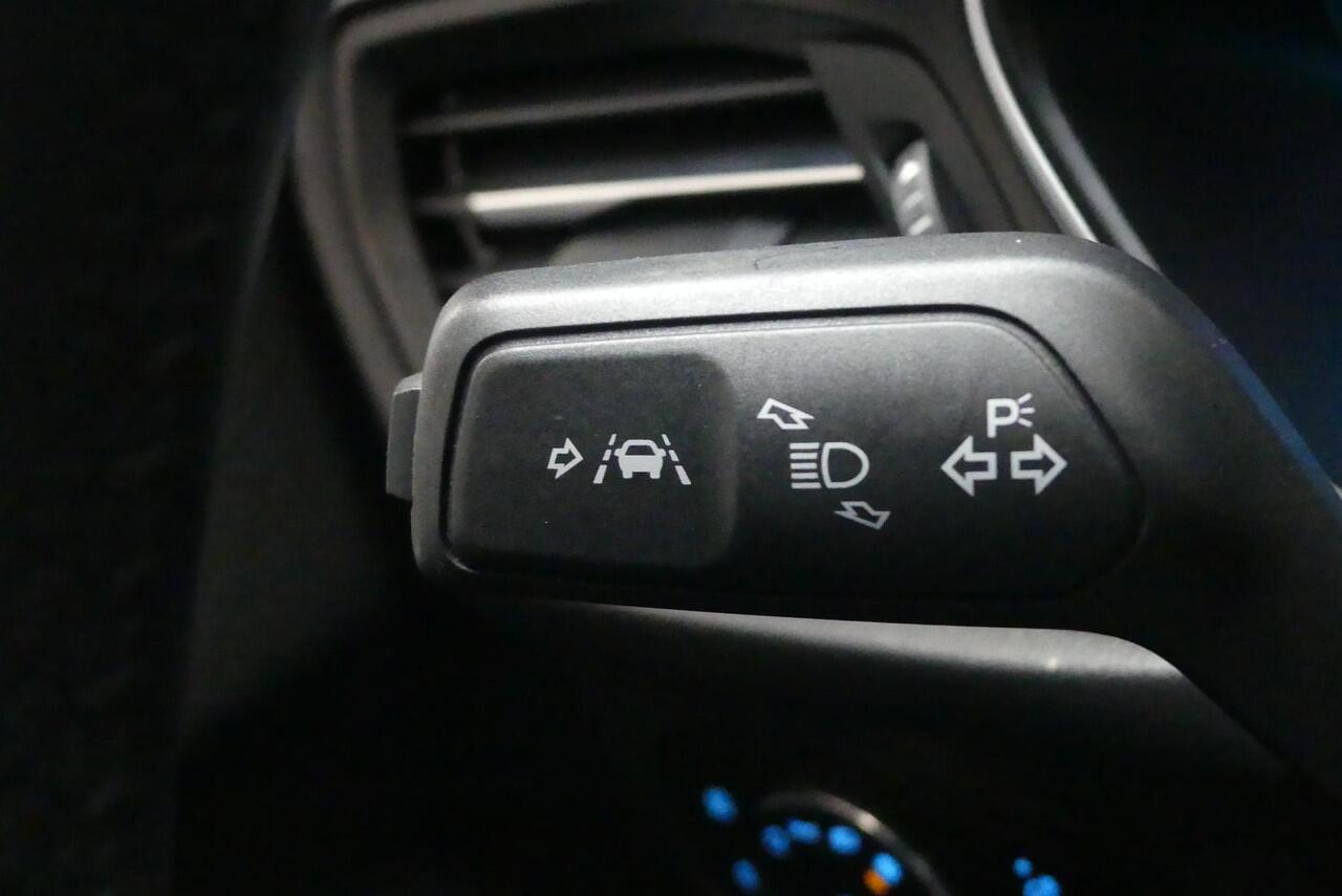 Ford FOCUS 1.0 EcoBoost Titanium X Business ADAPT. KOPLAMPEN, CRUISE, CLIMA, WINTER PACK, PDC V&A, NAVI, LANE ASSIST, 18.911KM