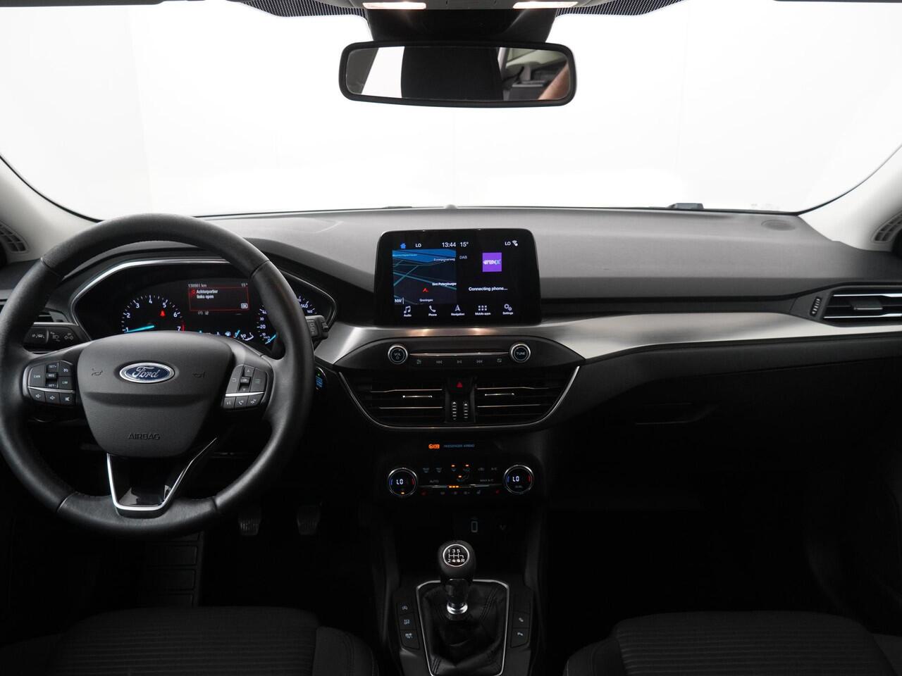 Ford FOCUS Wagon 1.0 EcoBoost ST Line Business - Navigatie - Stoelverwarming - Camera - Parkeerassistent