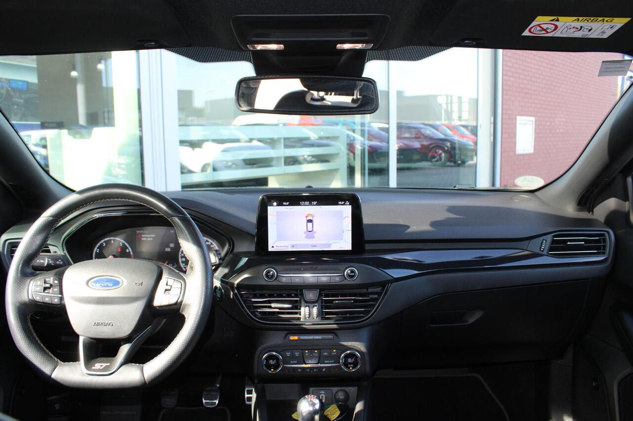 Ford FOCUS 2.3 EcoBoost ST-3 | Winterpack | Adaptieve Cruise Control | Camera | Privacy Glass | 19 INCH Lichtmetalen Velgen | DAB | B&O Sound