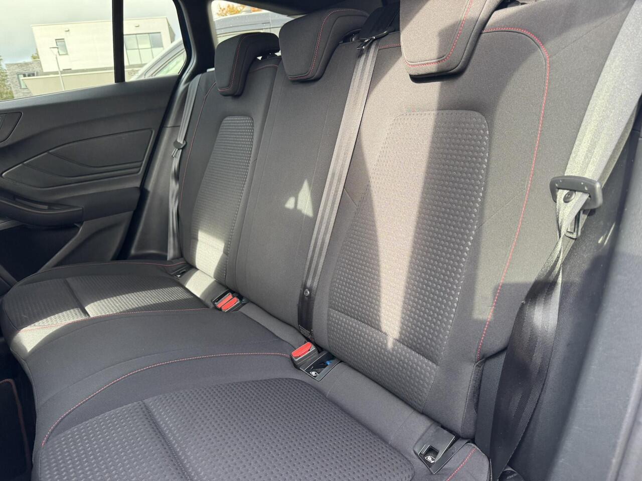 Ford FOCUS Wagon 1.5 EcoBoost ST Line Business 150pk Automaat Adaptieve Cruise | Winterpack | 18 inch | Rode Remklauwen | Full LED