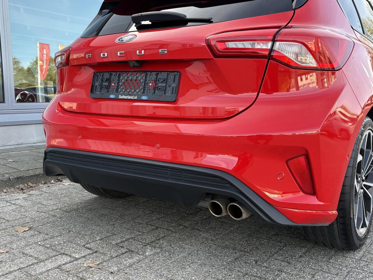 Ford FOCUS 1.5 EcoBoost ST Line Business 150pk | Panoramadak | Winterpack | Heads up Display | 18 inch Licht metaal