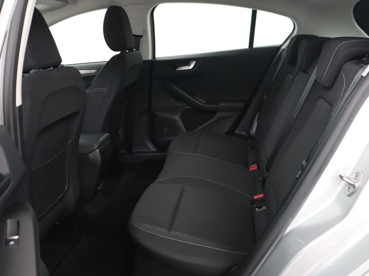 Ford FOCUS 1.0 EcoBoost Titanium | Automaat | Carplay | Navigatie | Keyless | Parkeerhulp | Climate control | Cruise control | Bluetooth