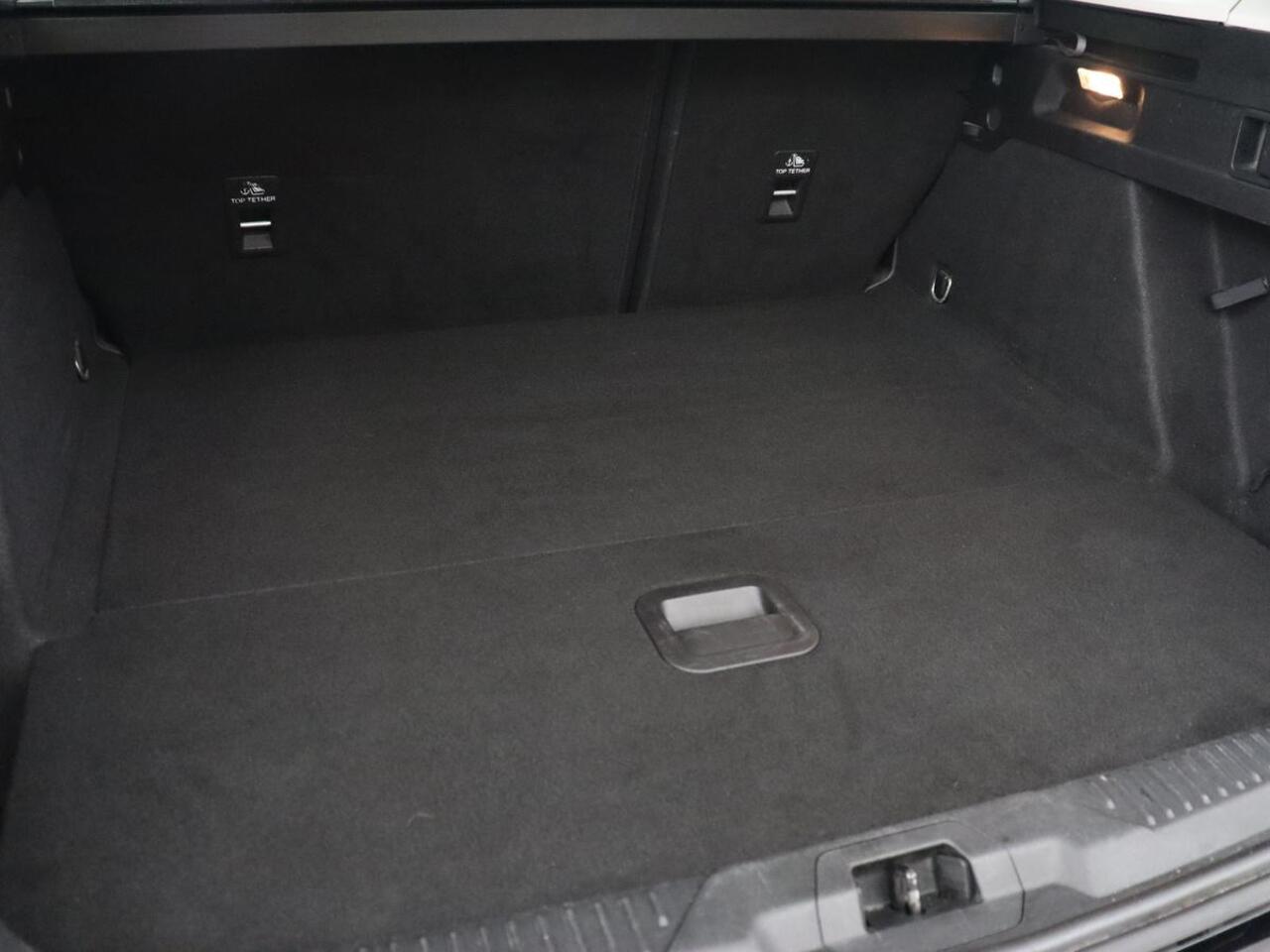 Ford FOCUS 1.0 EcoBoost Trend Edition | Trekhaak | Carplay | Navigatie | Parkeerhulp | Cruise control | Airco | Bluetooth