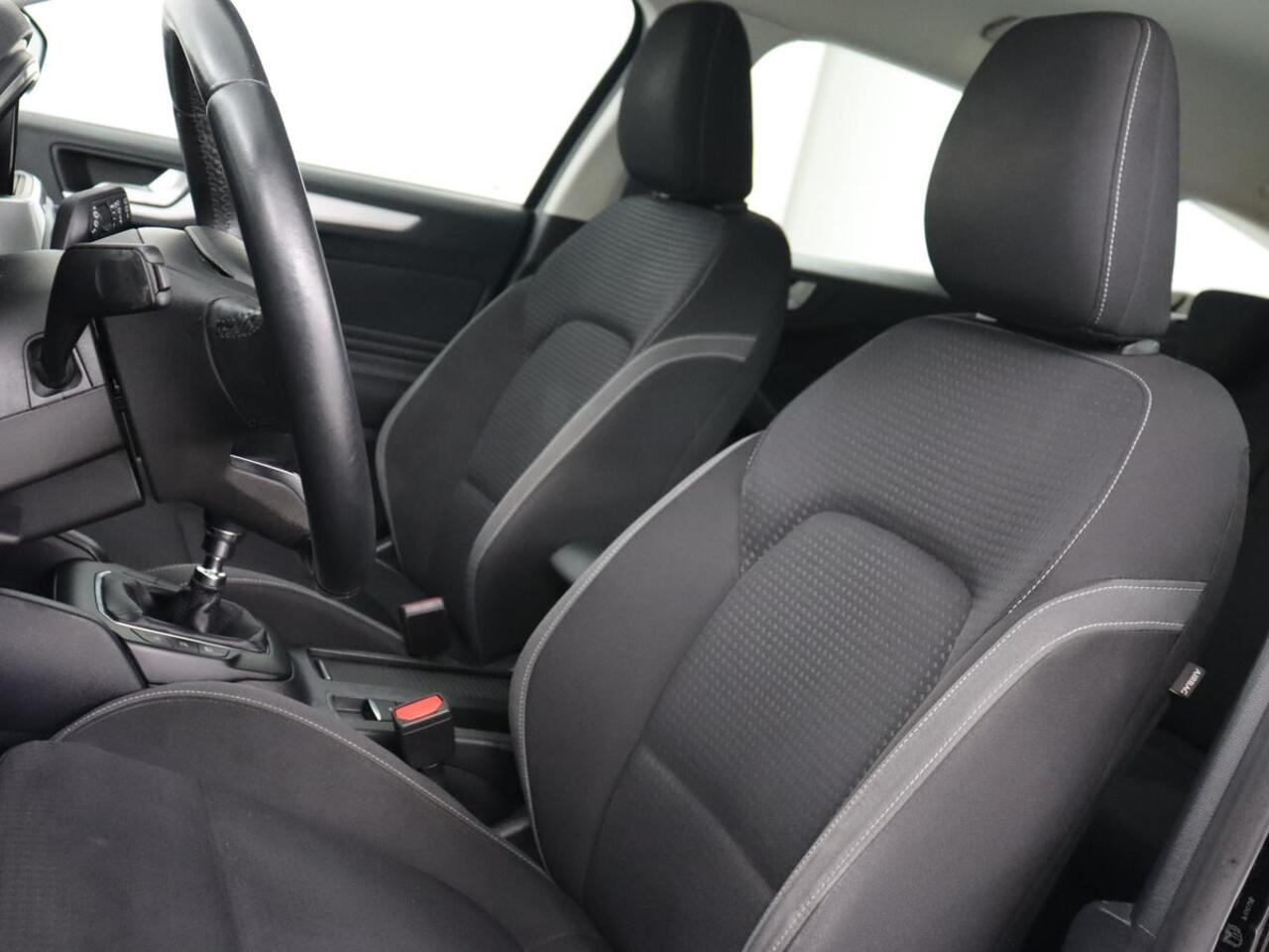 Ford FOCUS 1.0 EcoBoost Trend Edition | Trekhaak | Carplay | Navigatie | Parkeerhulp | Cruise control | Airco | Bluetooth