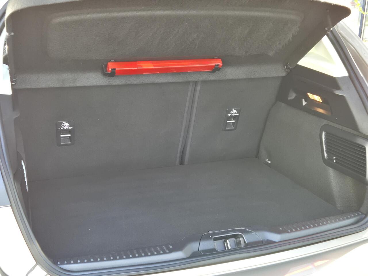 Ford FOCUS 1.0 EcoBoost 125PK Titanium Business | Panoramadak | B&O | Navigatie | Winterpakket | LM Velgen | Cruise Control