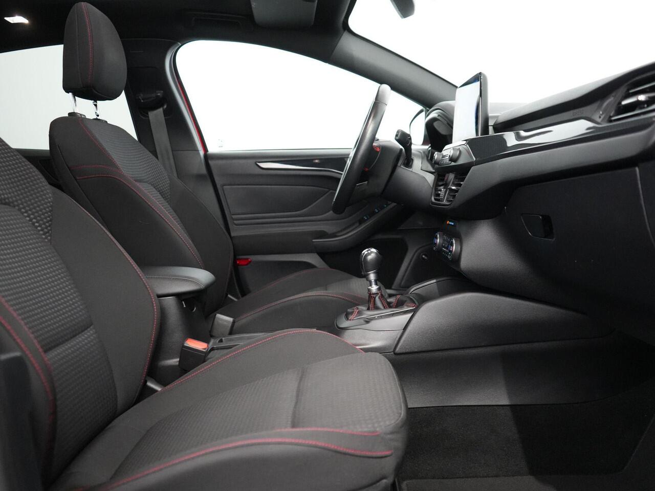 Ford FOCUS 1.0 EcoBoost ST Line Business | 125 PK | Pano | Trekhaak | Carplay | B&O |